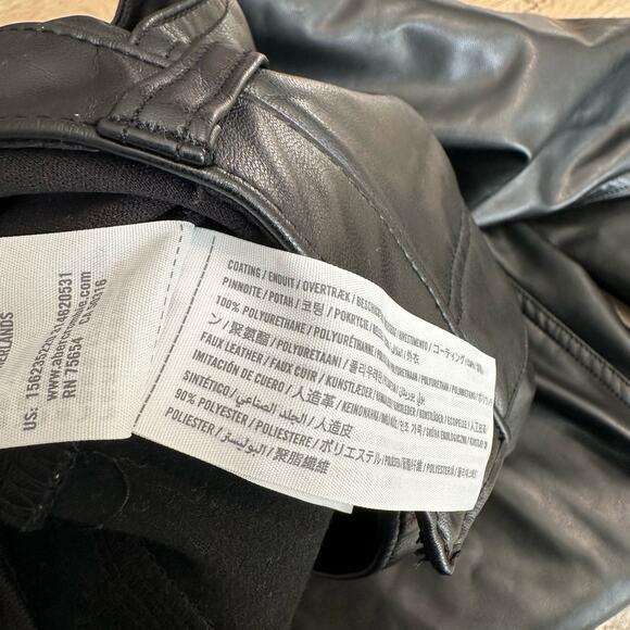 Abercrombie & Fitch 90s Relaxed Jean Ultra High Rise Vegan Faux Leather 34 18 - Picture 4 of 8